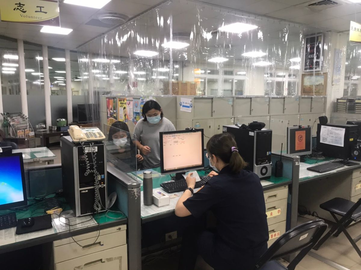 ▲ 台中市警二分局防疫分艙分流，務必將防疫做到滴水不漏(圖/記者鄧力軍翻攝)