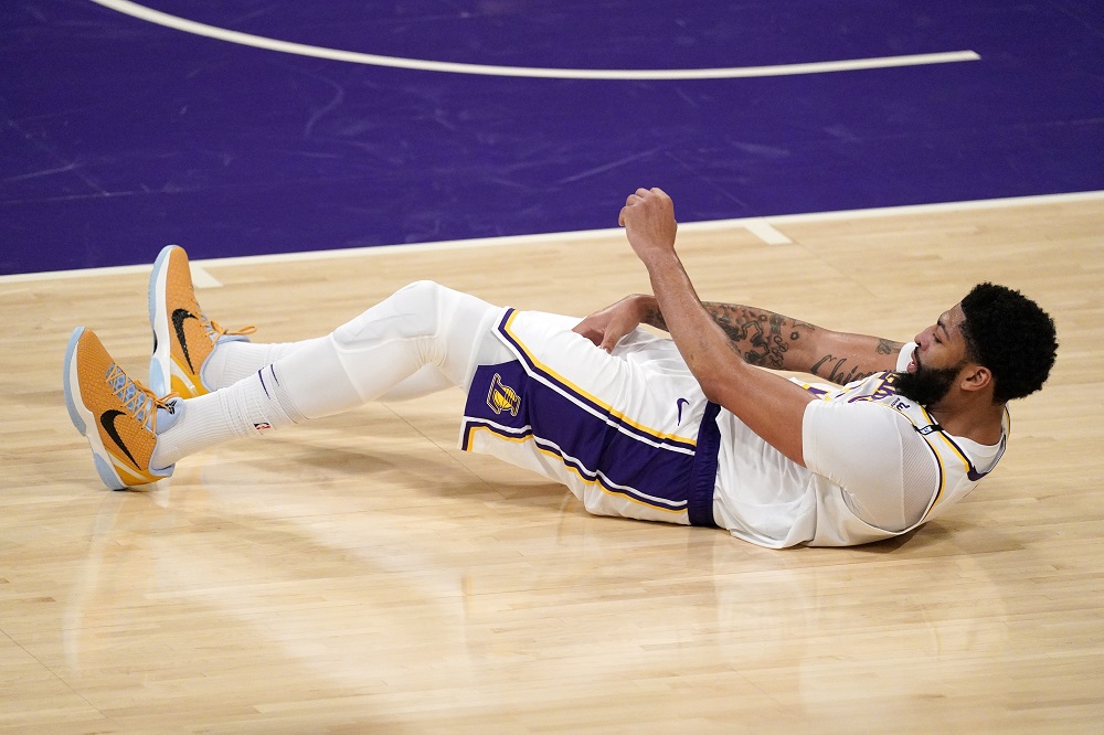 NBA／AD左膝韌帶拉傷至少缺陣4周　湖人又面臨同樣的處境