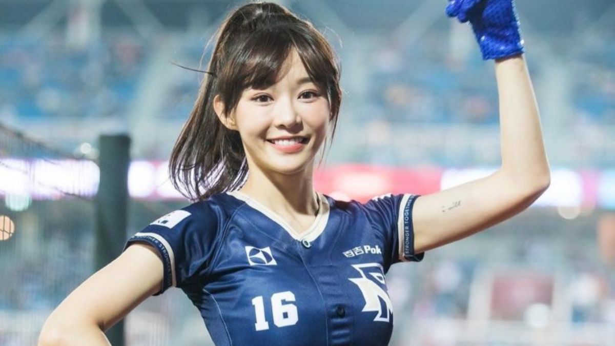 ▲啦啦隊女神Yuri防疫期分享泳裝舊照。（圖／陳怡叡臉書）