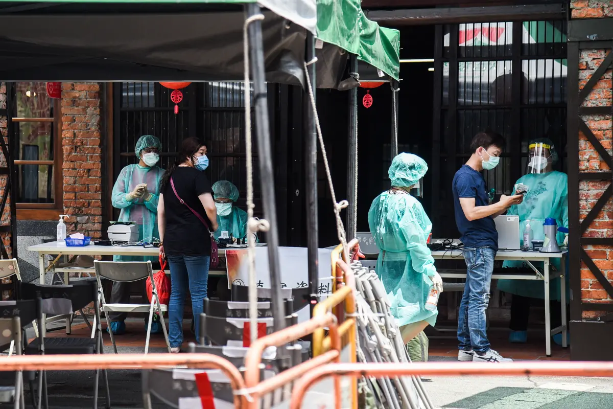 ▲疫情來襲時，最重要的是同心協力，政府更需展現公權力的魄力。（圖／NOWnews資料照）