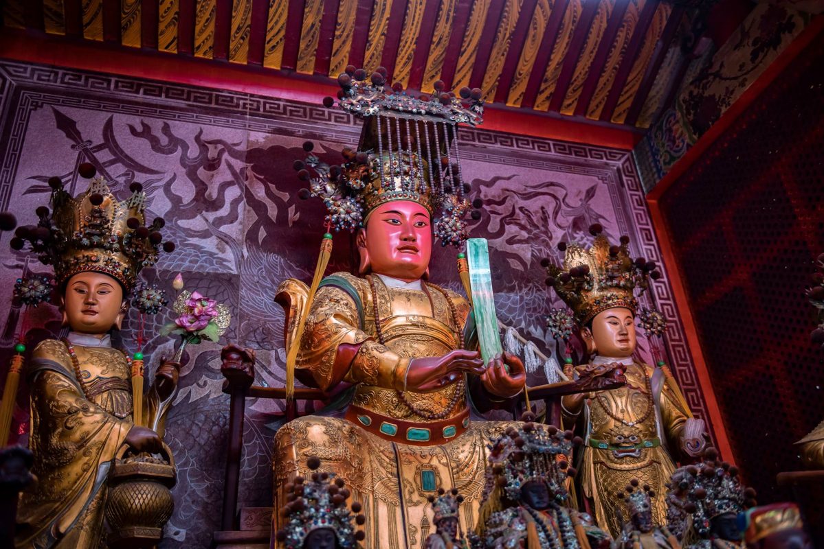 龍君的左右護法為日光菩薩與月光菩薩，曾被稱為西天秀才與西天花娘。（圖／鏡中說事授權提供）