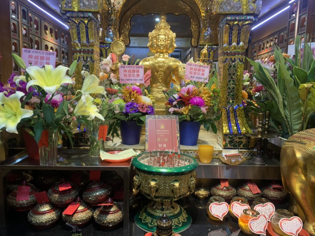 台北愛侶灣四面佛（圖／記者鍾怡婷攝）