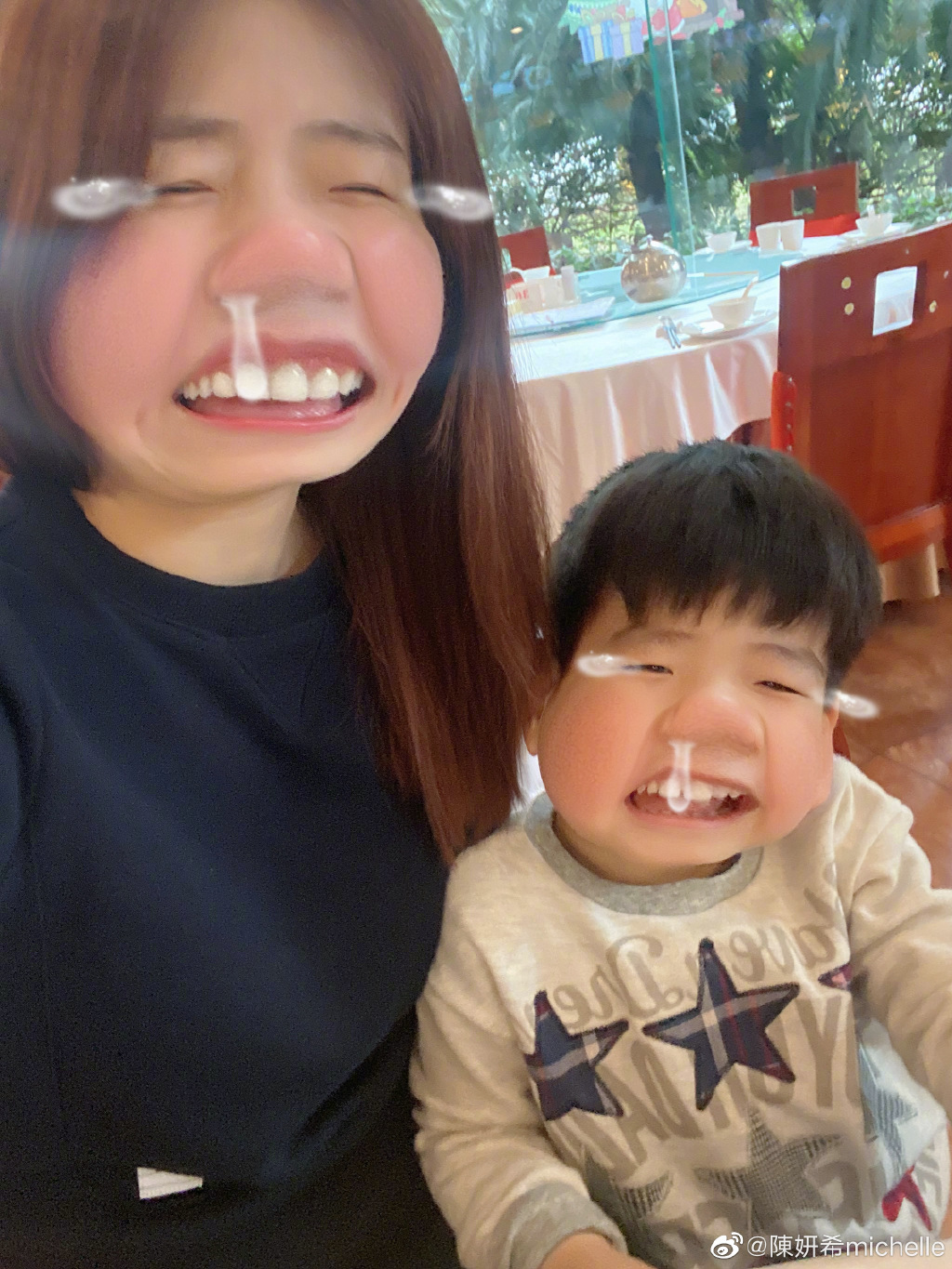 ▲▼陳妍希和陳曉的兒子「小星星」4歲了，開始要上幼兒園。（圖／陳妍希微博）<img class=