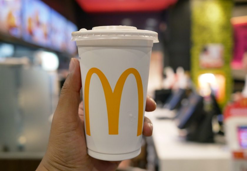 ▲網友分享自己去買麥當勞蜂蜜奶茶後，喝一口就突然有想哭的感覺，其理由引發熱議。（圖／Shutterstock）