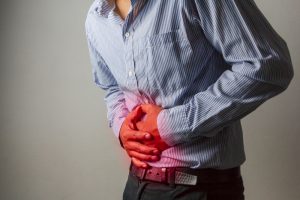 4狀況引發「胃赤酸」！長期胃食道逆流　醫師警告：60歲後恐癌變
