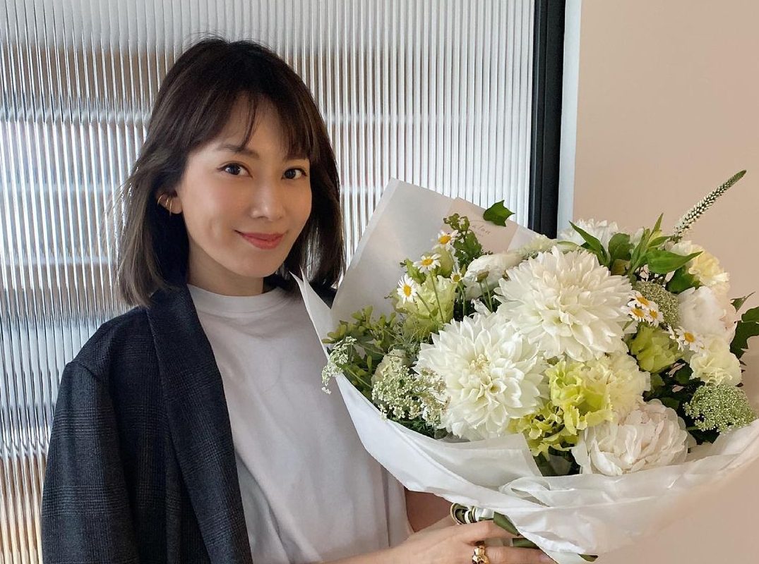 ▲殷悅母親節時收到花束。（圖／殷悅IG）