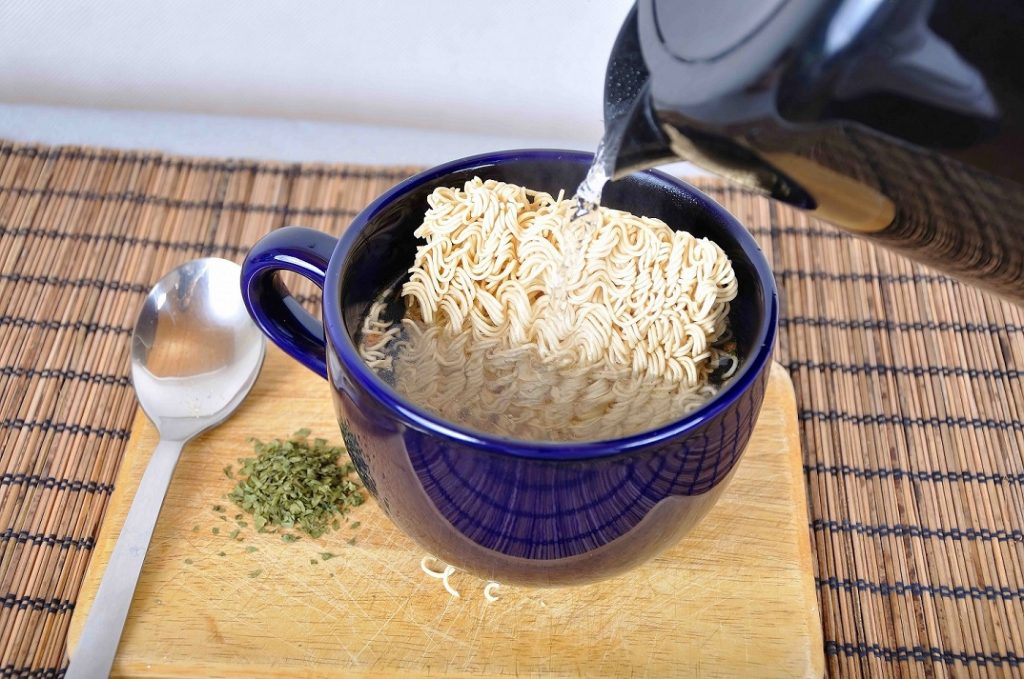 ▲泡麵要怎麼吃最划算？過來人吐2妙招。（圖／Shutterstock）