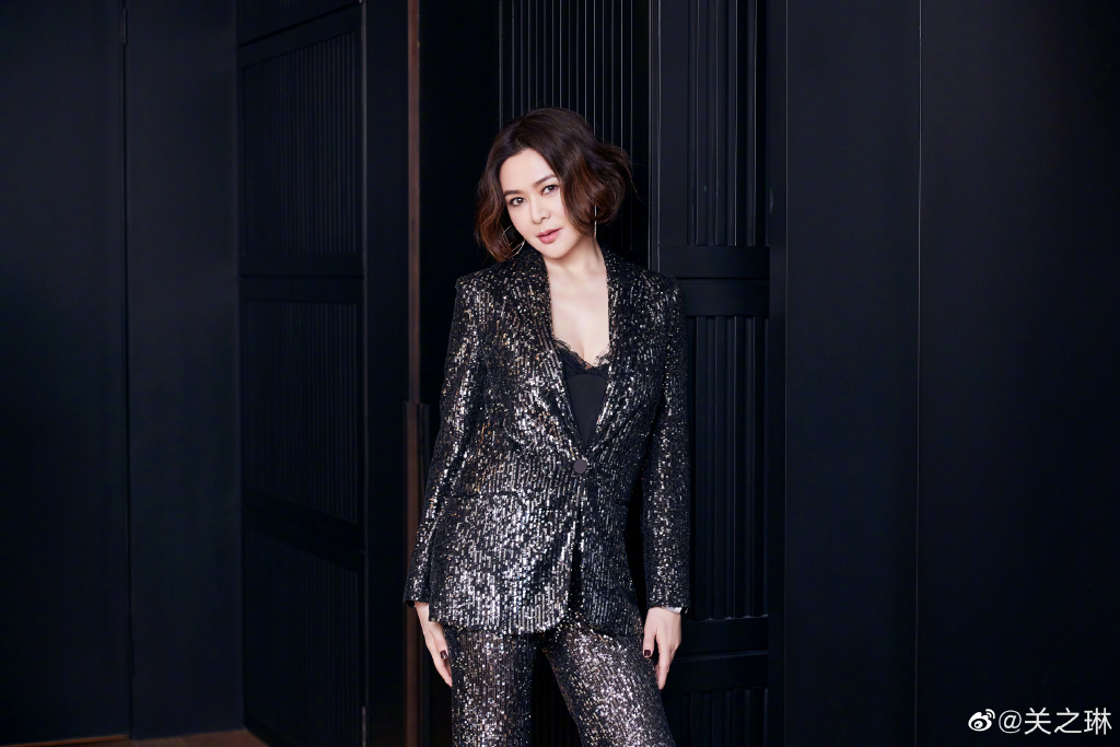 ▲關之琳不吝嗇秀出好身材。（圖／翻攝關之琳微博）

