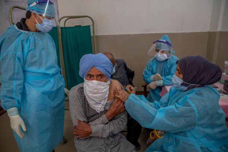 ▲外媒報導，為了因應第2波疫情，印度政府訂購了3億劑新冠疫苗，但該款疫苗還在進行第3期試驗，也還沒有獲得緊急批准的許可。資料照。（圖／美聯社／達志影像）