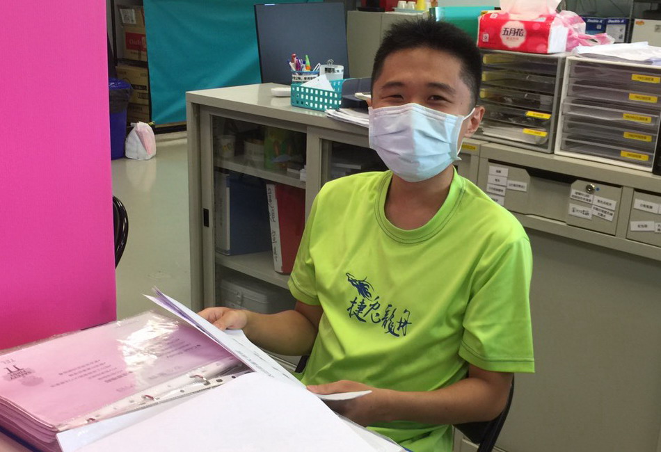 ▲高苑科技大學應用外語系日文組應屆畢業生羅文鴻憑著優異日文能力，搖身一變成科技新貴。(圖／記者黃守作攝，2021.06.01)
