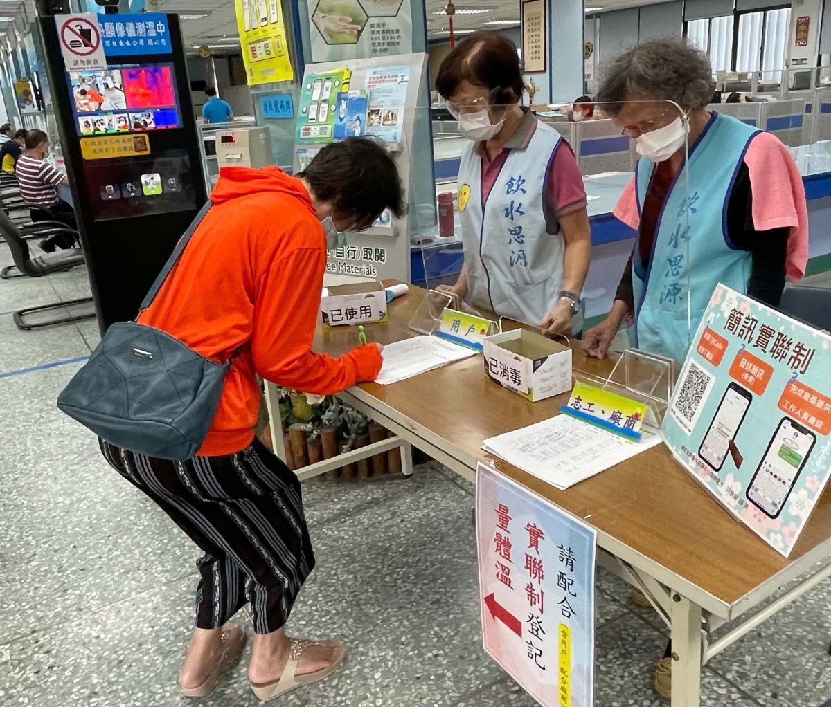 ▲台灣自來水公司第七區管理處高雄服務所設立多項防疫措施，以提供用戶及員工們一個安心的辦公場域。(圖／記者黃守作攝，2021.06.01) 