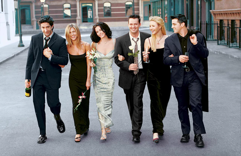 ▲經典美劇「六人行」推出團聚特輯。但有網友注意到，在中國串流平台與HBO播出的內容中，女神卡卡、小賈斯丁甚至韓國團體防彈少年團（BTS）等人的畫面都被刪除。（圖／翻攝自IMDb）