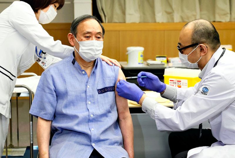 ▲日本媒體報導，內閣會議決定將「研製疫苗、建立施打體系」等政策列為長期國家戰略。（圖／美聯社／達志影像）