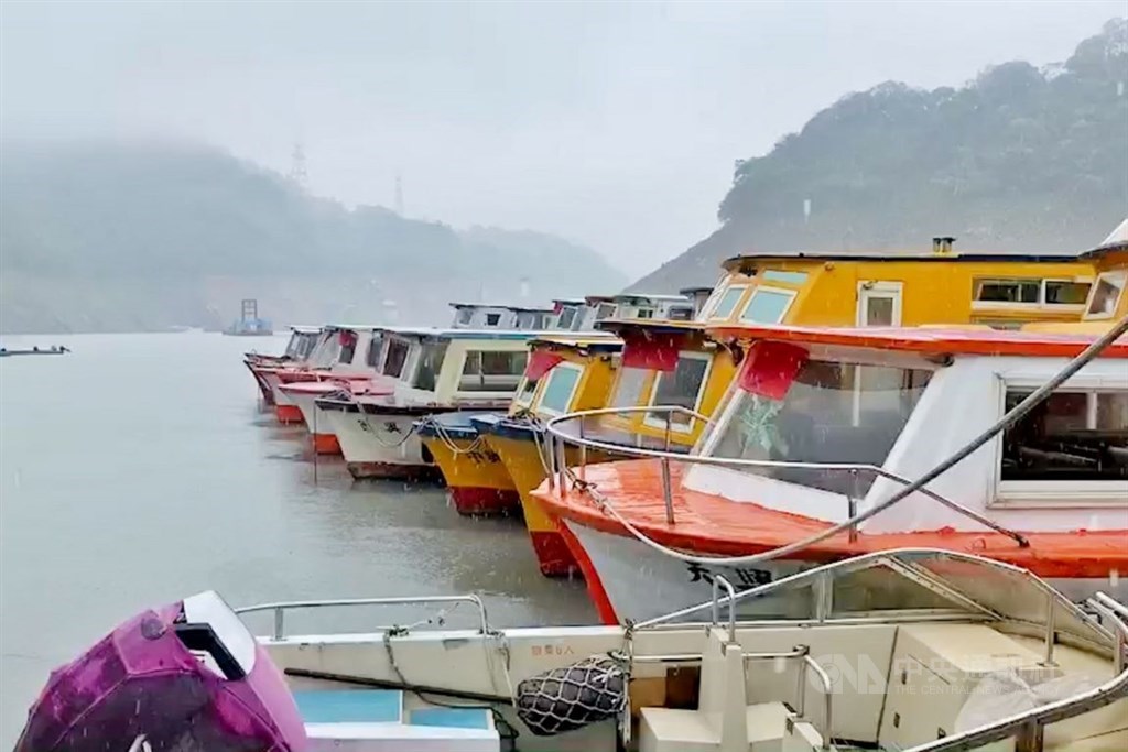 ▲6月1日晚間降雨以北部翡翠、石門水庫進帳最豐，換算約可供給雙北地區至少2天用水。圖為石門水庫5月31日降雨情形。（中央社檔案照片）