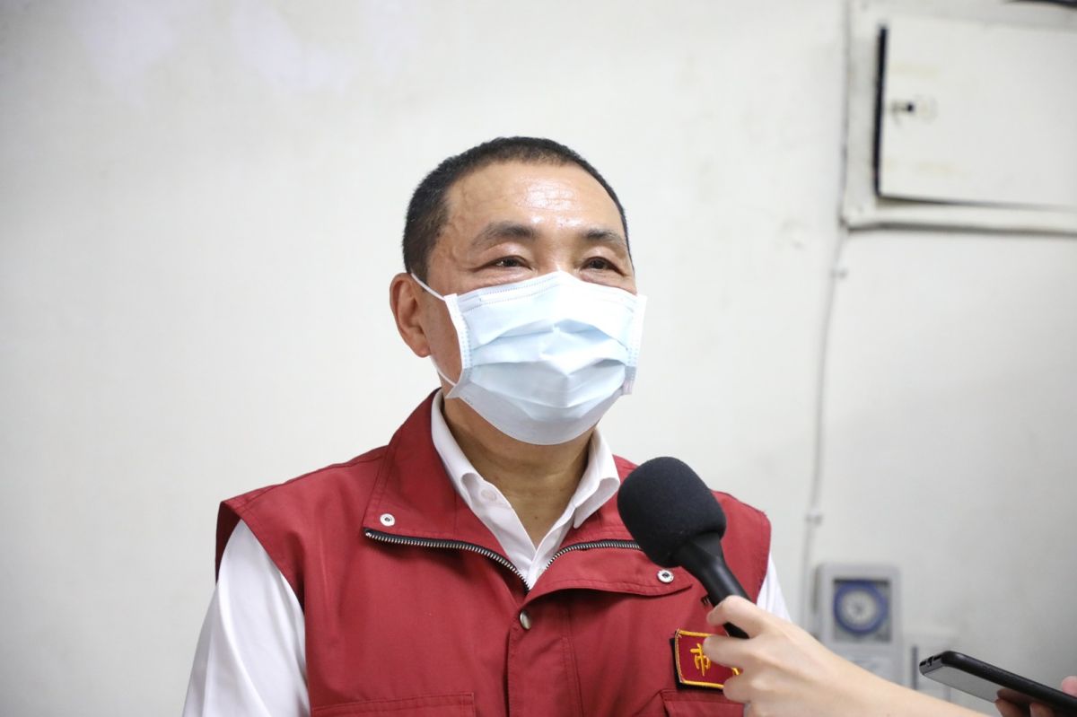 ▲新北市長侯友宜回應，淡水馬偕醫院第一時間就已展開清空的計畫且大消毒，一切都在掌控中，目前沒有問題！（圖／新北市政府新聞局提供）