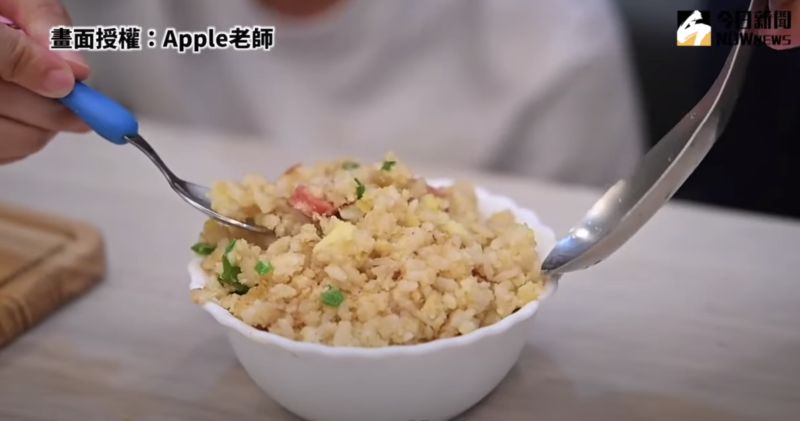 ▲Apple老師最後加碼製作「烏龜蛋炒飯」（圖／Apple老師