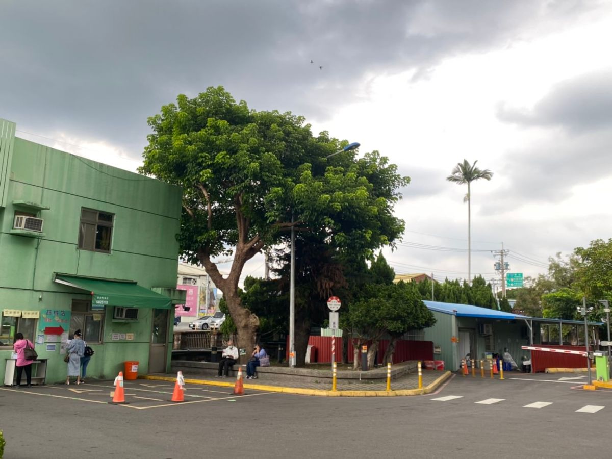 ▲台北榮總新竹分院成立戶外篩檢站。（圖／北榮新竹分院提供）