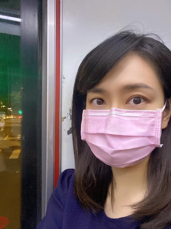 ▲主播哈遠儀看到確診者過世的新聞,感到很難過。(圖/中視)