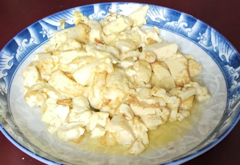 ▲網友在家炸雞蛋豆腐,結果卻有點失敗,變得像豆花。(圖/翻攝自批踢踢)