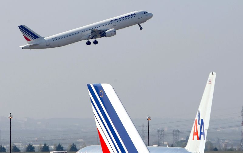 法航班機接獲炸彈威脅平安降落 當局調查中
