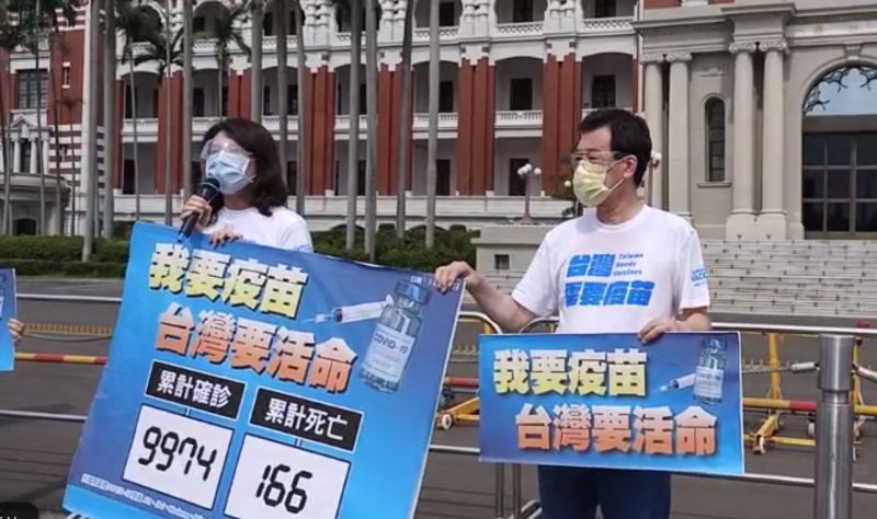 國民黨舉牌抗議「我要疫苗」　女醫師：怎不去急診室幫忙
