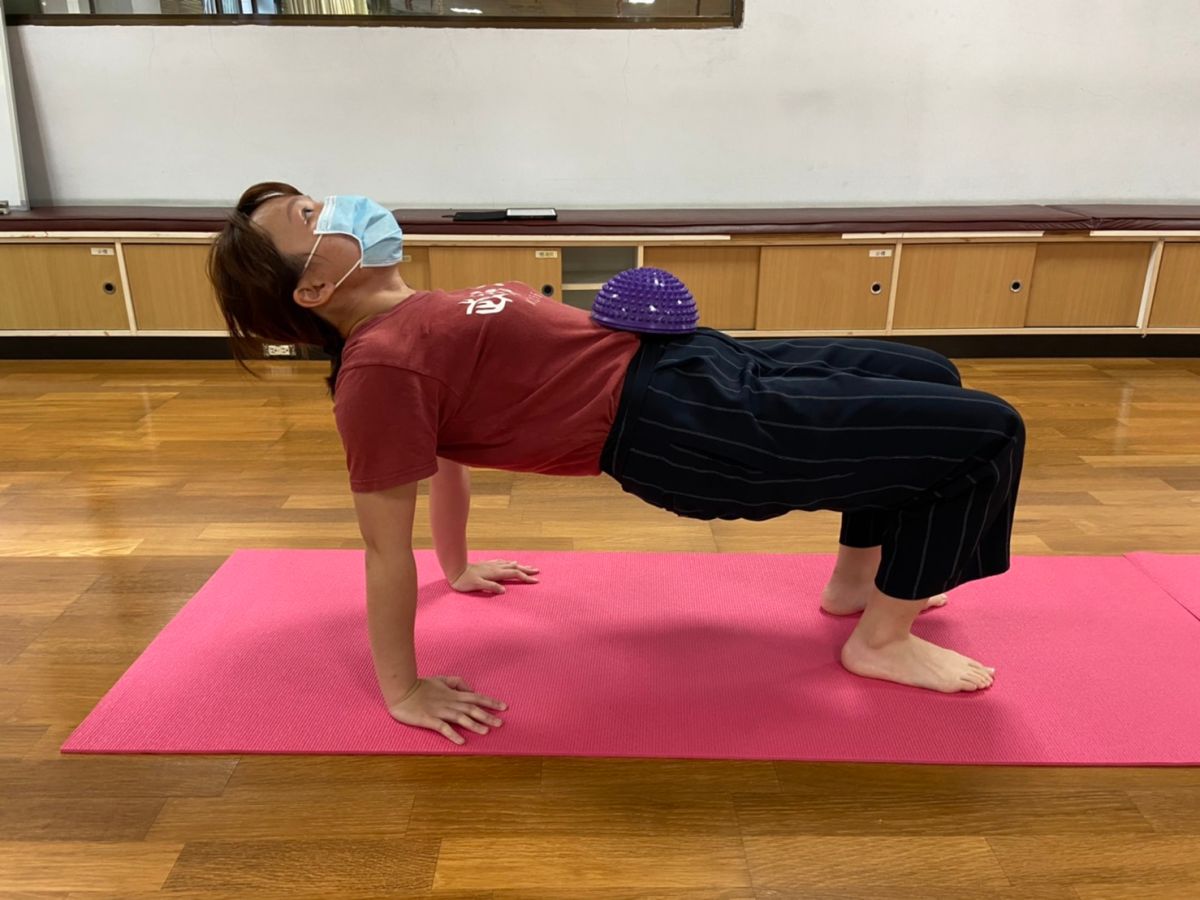 ▲衛生福利部八里療養院職能治療科主任張自強建議，每天抽出半小時運動一下，例如簡單的瑜珈或室內散步，以降低身心焦慮程度。（圖／衛生福利部八里療養院提供）