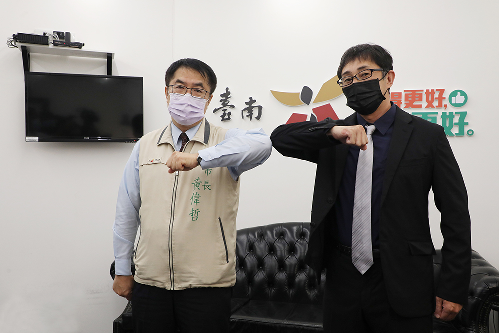 ▲台南市長黃偉哲今接見台南市日本人協會理事長野崎孝男，表示感謝之意（圖／台南市政府提供）