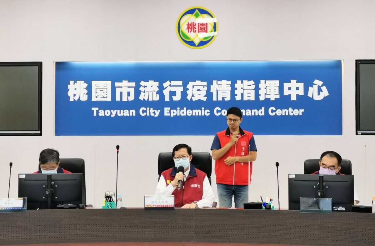 ▲鄭文燦表示，在工作時間內因工染疫視同職業災害，應該按照勞工職業災害保險法的相關規定，給予工資、醫療、失能補助、死亡給付等相關的補償制度。（圖／桃園市政府提供）