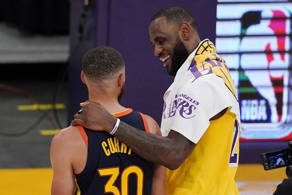 ▲NBA收視保證LeBron James和Stephen Curry所率領的湖人、勇士分居全美直播場次前二多球隊。（圖／美聯社／達志影像）
