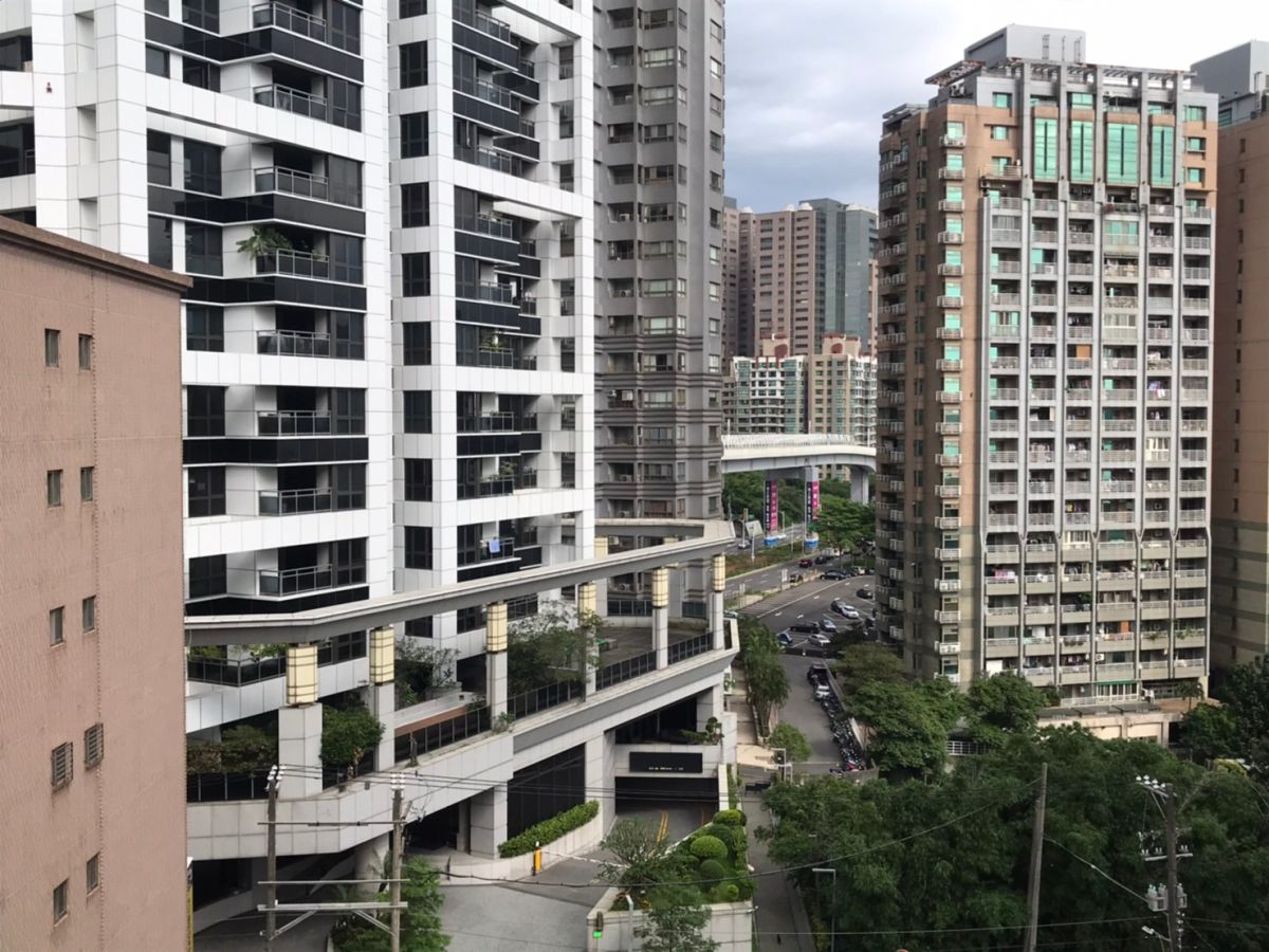 ▲疫情期間，露台戶成為許多人夢寐以求的格局。（圖／NOWnews資料照片）