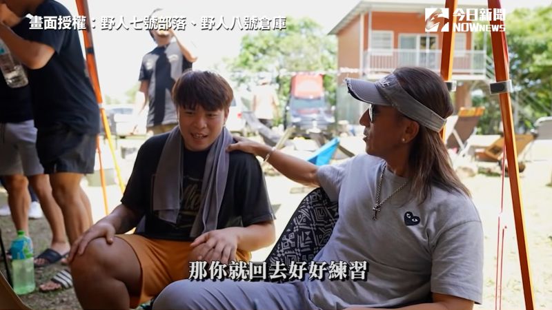 ▲動力火車也指點技巧,希望楊爵可以更進步