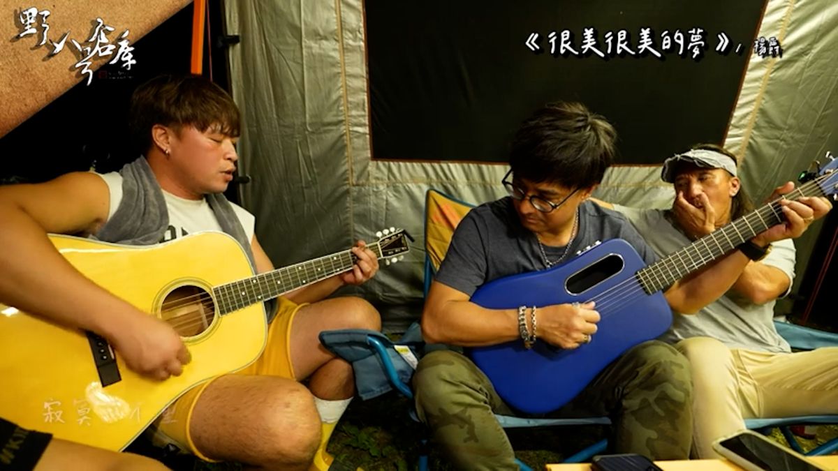 ▲他吉他表演獲動力火車青睞。(圖／野人八號倉庫授權)