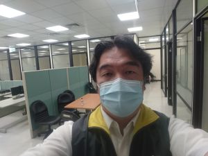 王必勝 ▲苗栗晶圓測試廠京元電子傳出移工群聚感染,醫福會執行長王必勝進駐苗栗前進指揮所,今(5)日他則在臉書上曝光目前進度。(圖/翻攝王必勝臉書)
