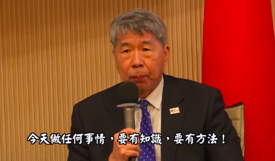 ▲國民黨黨主席參選人張亞中欲捐贈BNT、國藥疫苗，但疫情指揮中心指揮官陳時中以申請資料不足駁回。（圖／翻攝自張亞中【孫文學校】臉書）