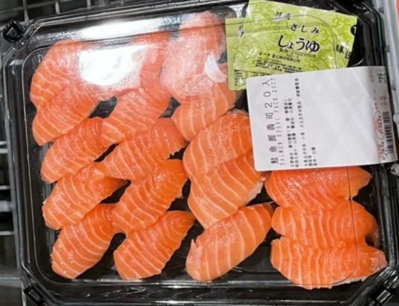 ▲原PO男友買了一盒生魚片。(圖/翻攝自《Dcard》)