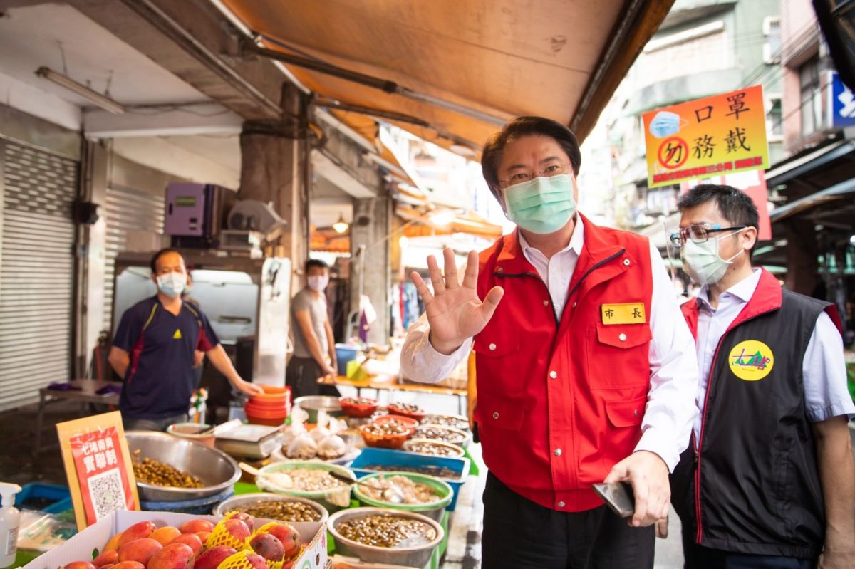 ▲市場的防疫學，反應出基隆市長林右昌、台北市長柯文哲、新北市長侯友宜不同的處事風格；至於成效如何，各界也都睜大眼睛在看。（圖／基隆市政府提供）