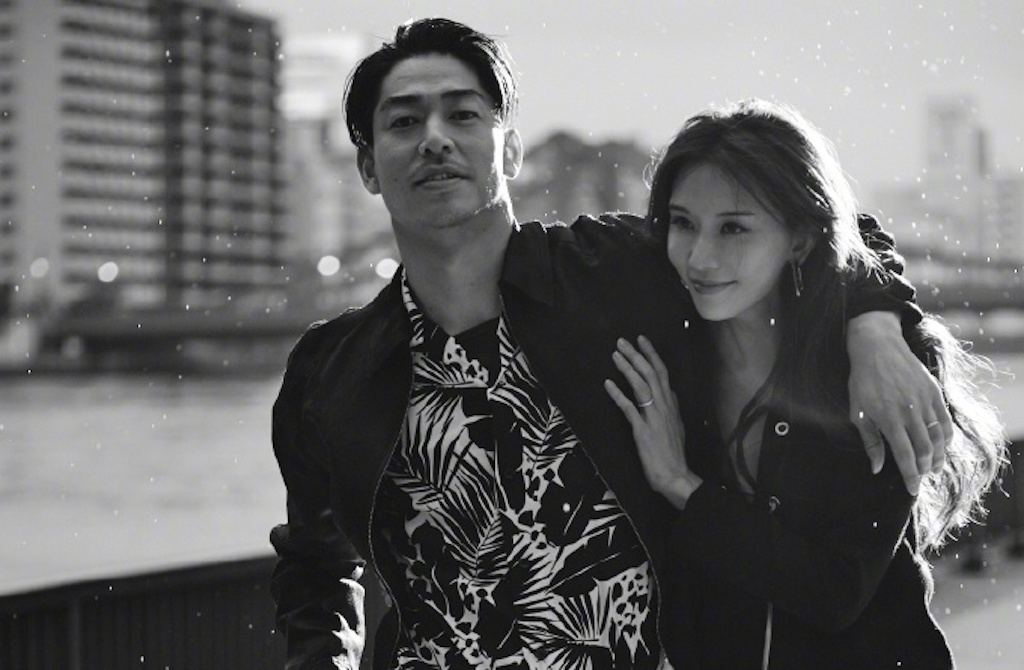 ▲林志玲（右）和老公AKIRA結婚2年，婚姻幸福美滿。（圖／翻攝林志玲微博）