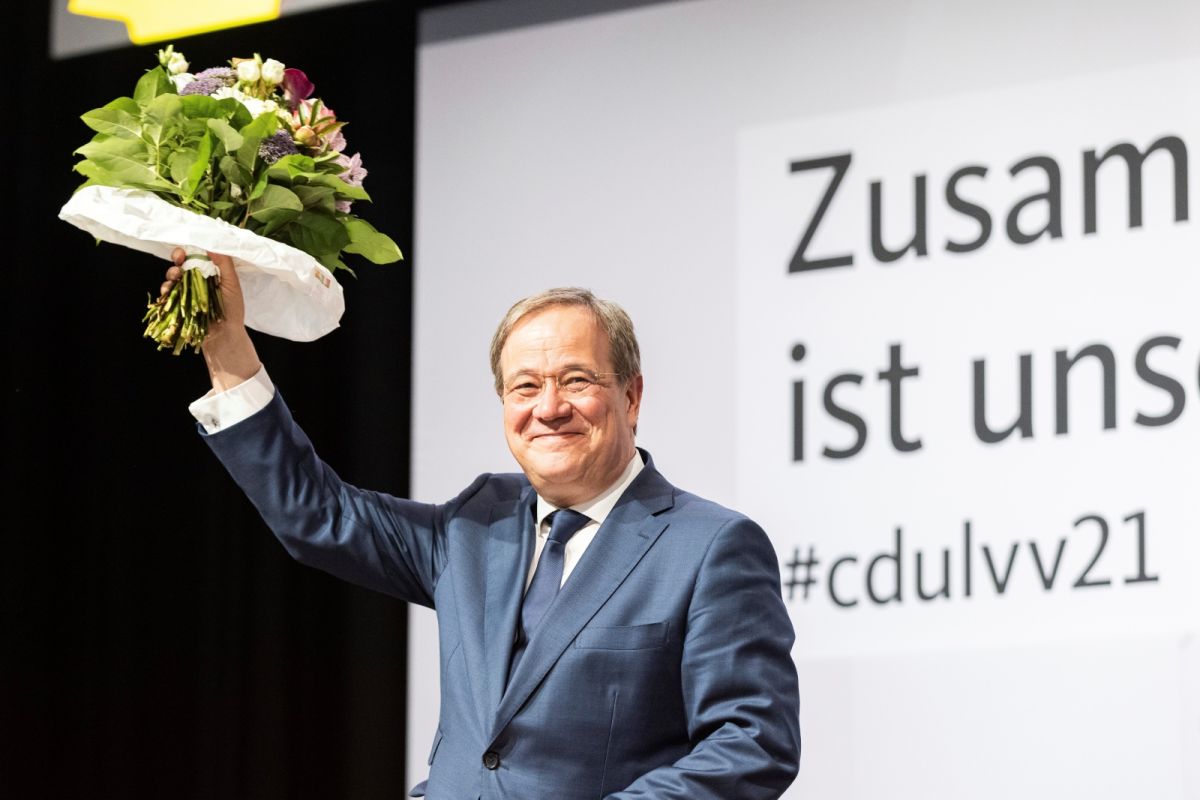 ▲德國9月26日舉行大選，4連任的總理梅克爾已宣布不再續任，她所屬的政黨基督教民主黨的黨主席拉謝特雖被看好可望接班，不過拉謝特常失態惹議，民調顯示他的選情吃緊。資料照。（圖／美聯社／達志影像）