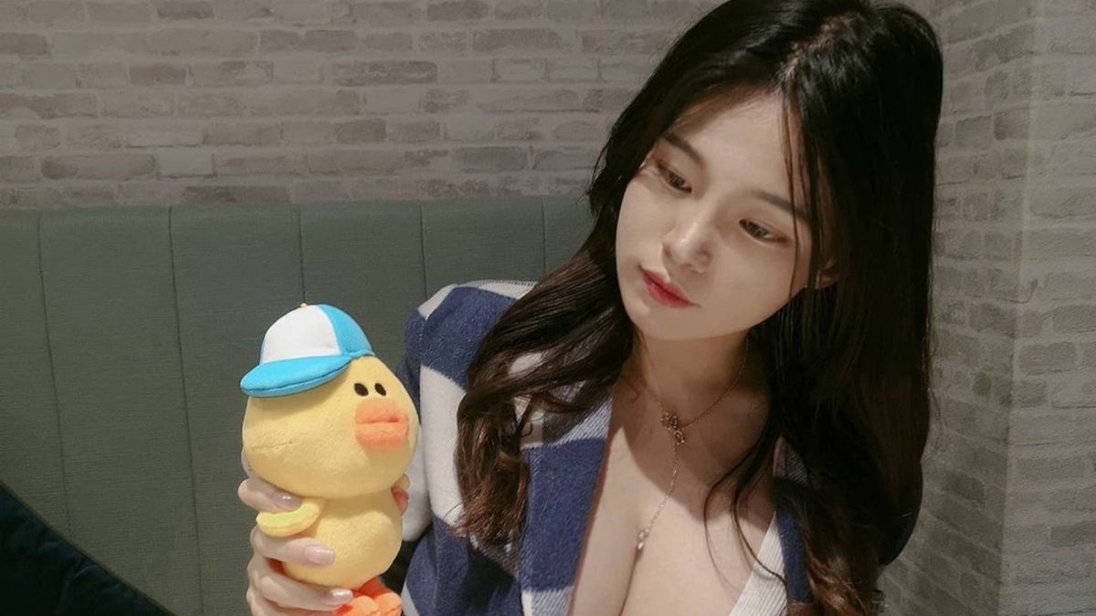 ▲美女醫師綠肥兒呼籲大家一定要去打疫苗。（圖／綠肥兒IG）