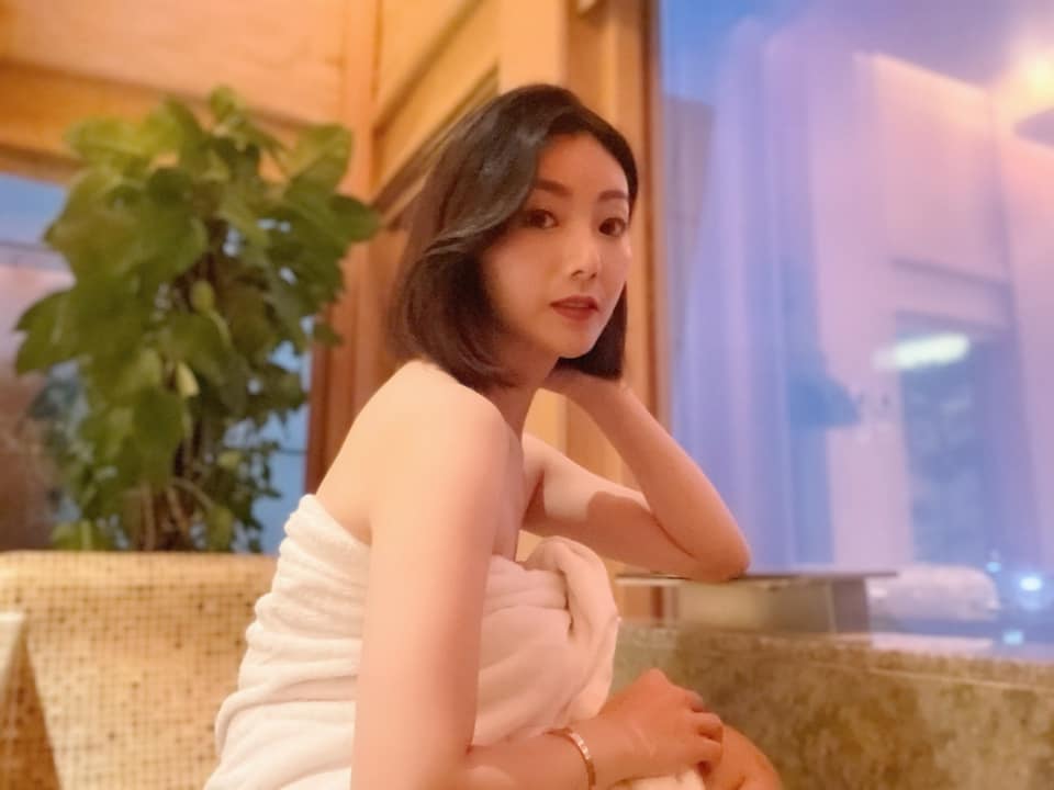 ▲周嘉儀轉戰金融界，一掃醜聞陰霾翻身成為金融公司高層董座。（圖／翻攝周嘉儀臉書）
