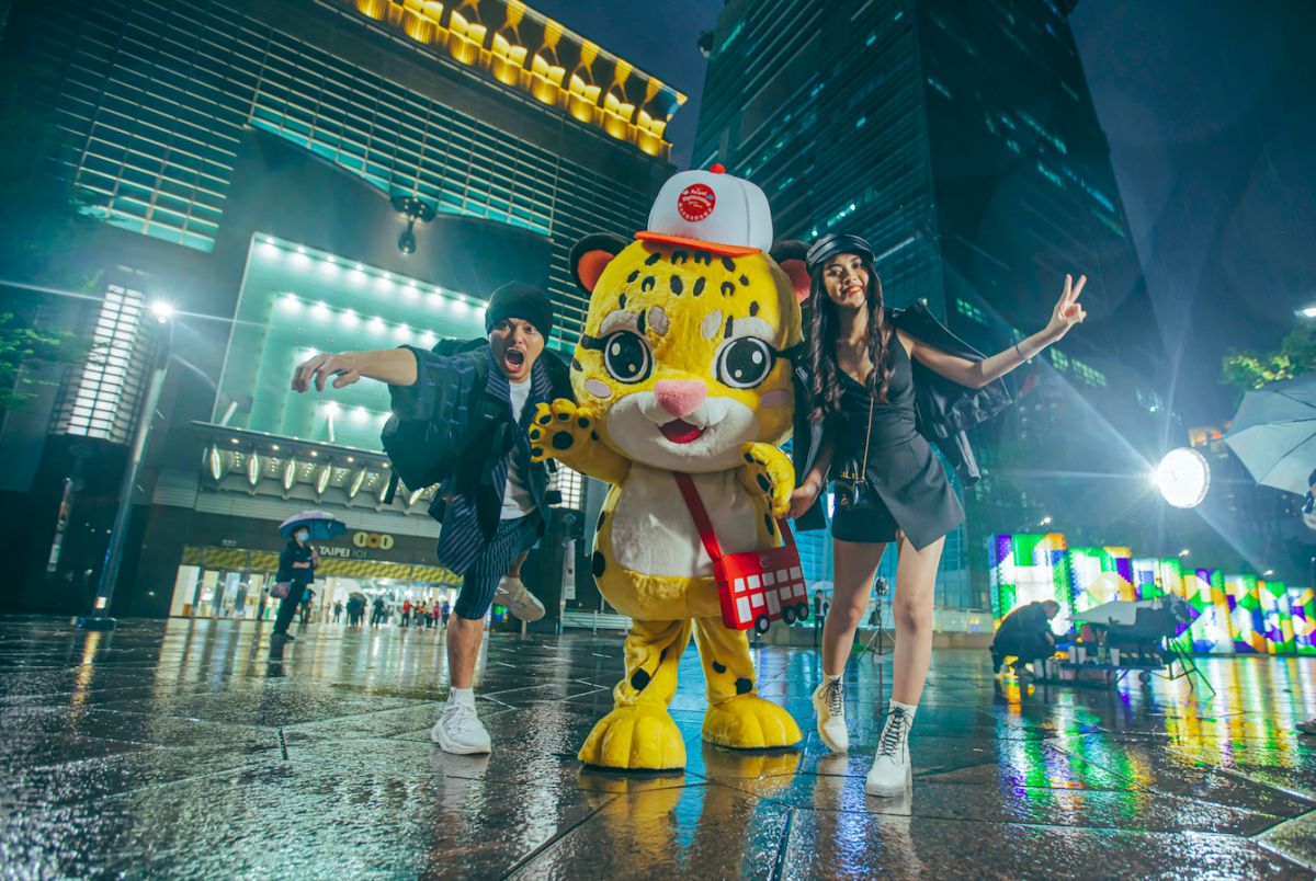 ▲黃明志跨海向台灣打氣。（圖／亞洲通文創提供）
