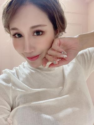 ▲▼辛尤里作風豪放。(圖/辛尤里臉書) ▲▼辛尤里作風豪放。(圖/辛尤里臉書)