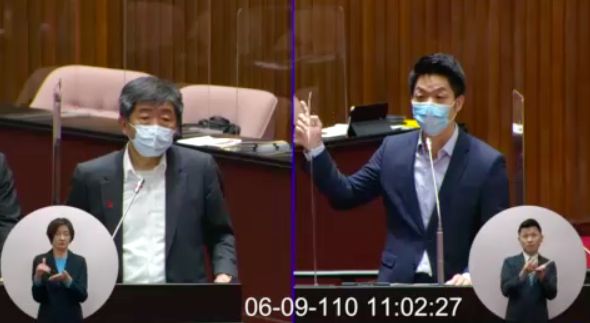 ▲立委蔣萬安詢問國產疫苗是否能獲國際認證，衛福部長陳時中坦言，確實有無法得到國際認證的風險。（圖／國會直播頻道）