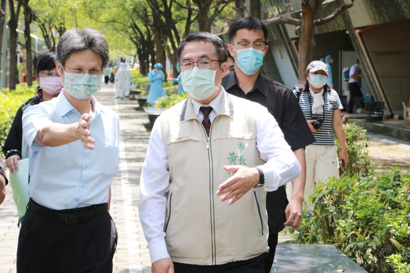 ▲南科大型篩檢站今(9)日起正式啟用,台南市長黃偉哲前往視察。(圖/台南市政府提供)