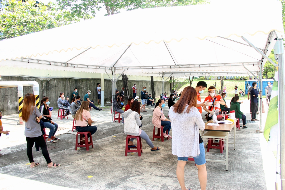 ▲屏東縣政府考量移工群聚感染，自今天9日起至11日連三天，在全縣重點工業區或鄰近地區設置6處移工快篩站全面篩檢。（圖／屏東縣政府提供, 2021.06.09）