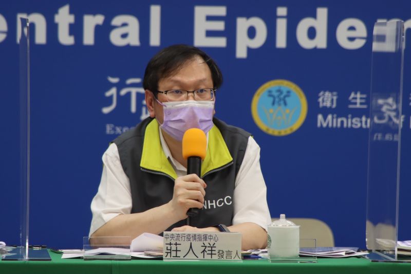 ▲中央流行疫情指揮中心發言人莊人祥今(11)表示,目前Rt值根據內部計算,已經低至0.7。(圖/指揮中心提供)