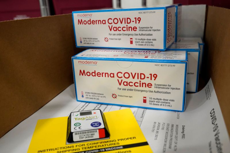▲指揮中心宣布首批莫德納疫苗，6月12日開放未打第一類醫事非醫事人員接種。（圖／美聯社／達志影像）