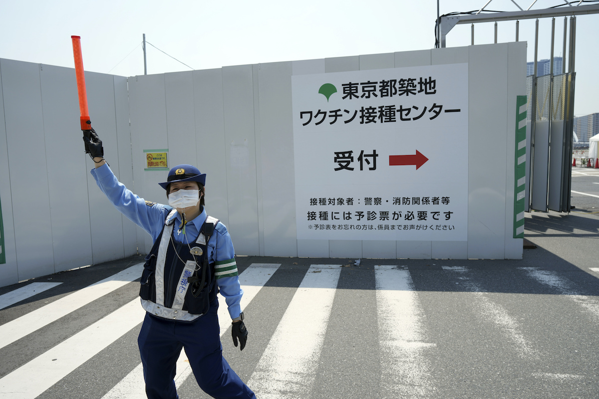 ▲日本政府厚生勞動省表示，境內有7人接種輝瑞疫苗後出現心肌炎等症狀，但不認為有對疫苗接種體制造成影響的重大憂慮。（圖／美聯社／達志影像）