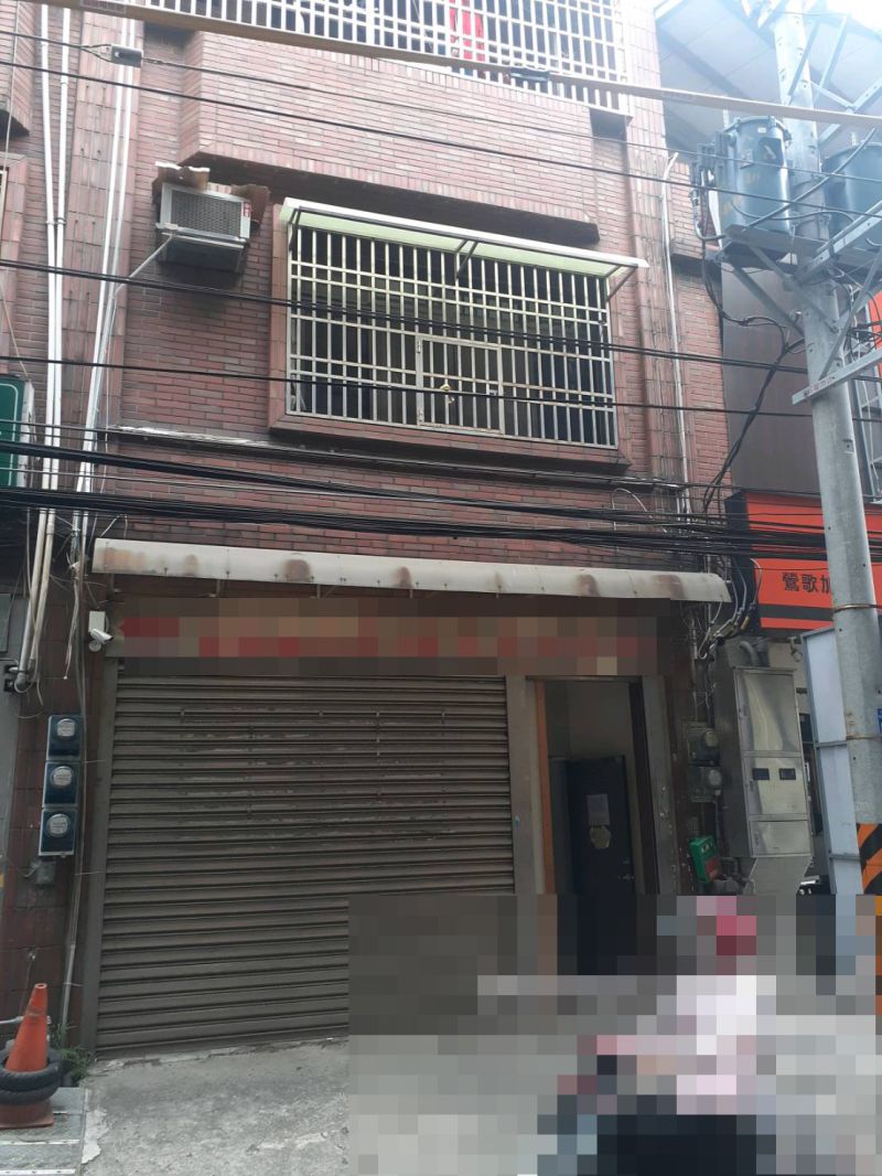▲大訊科技公司將新北市鶯歌區這一棟違章建築作為外籍移工宿舍,遭到民眾檢舉。(圖/記者李春台翻攝)