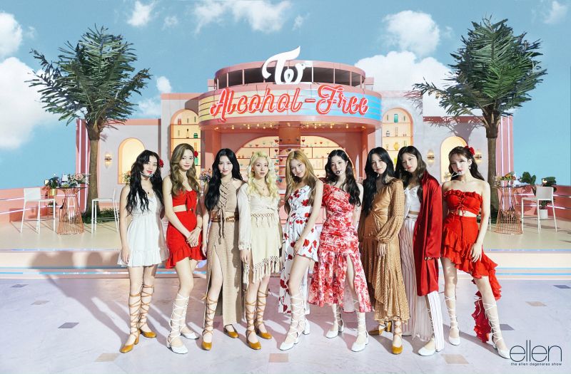 ▲▼子瑜(上圖左二,下圖)此次造型十分清涼,展露姣好身材。(圖/TWICE